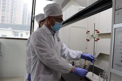 中共邵陽市委統戰部-本網要聞-【學民企榜樣 聚邵商力量 做時代貢獻】技術創新引領企業前行路--記湖南省天香生物科技有限責任公司董事長黃名勇